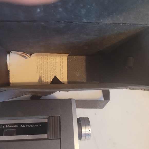 Vintage Bell & Howard autoload Optronic eye Super eight camera, case and light - Picture 11 of 11